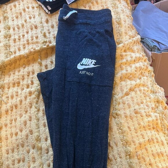 Nike Women’s Capri Joggers, Dark Gray, Size Medium - Picture 2 of 4